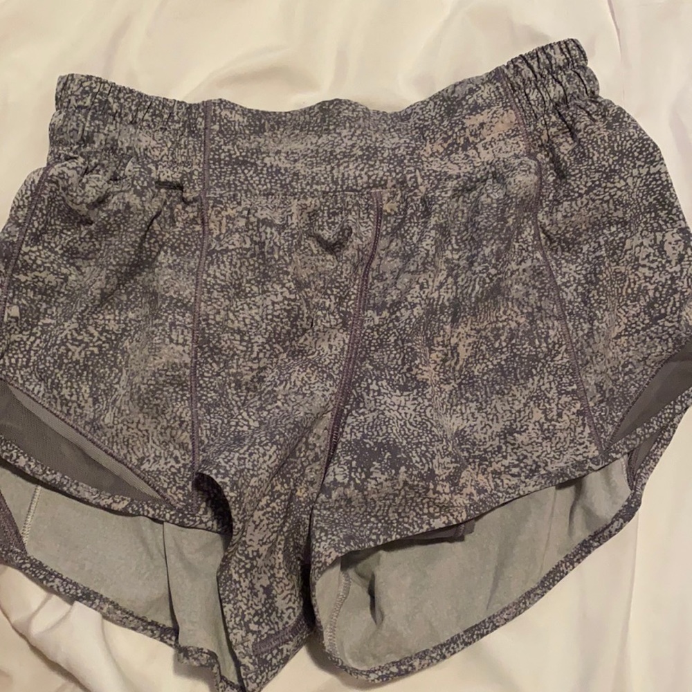 grey hotty hot lulu lemon shorts 2.5 inch